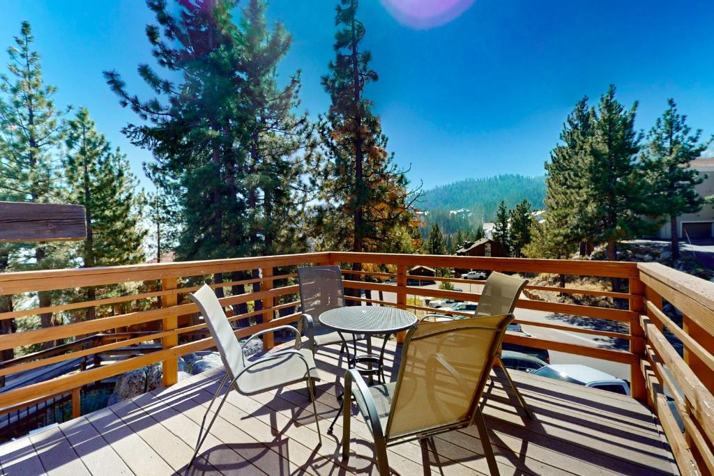 Tahoe Village Apartment | Hilltop Lodge