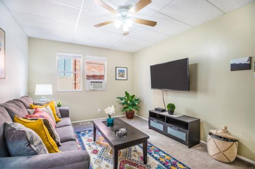 Lower Avenues Apartment | Historic Avenues Apt - Explore Downtown by Foot