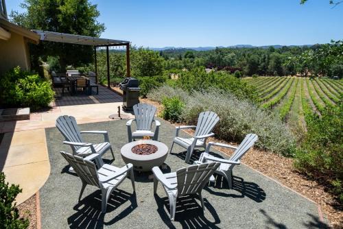 Templeton House | Hive Vista Castoro Vineyard View Stay EV