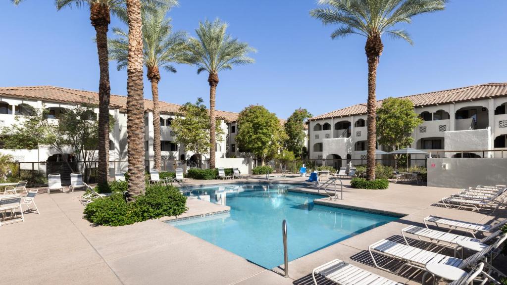 North Scottsdale Hotel | Holiday Inn Club Vacations Scottsdale Resort