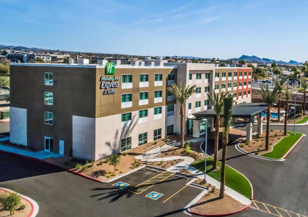 Lake Havasu City Hotel | Holiday Inn Express & Suites Lake Havasu - London Bridge by IHG