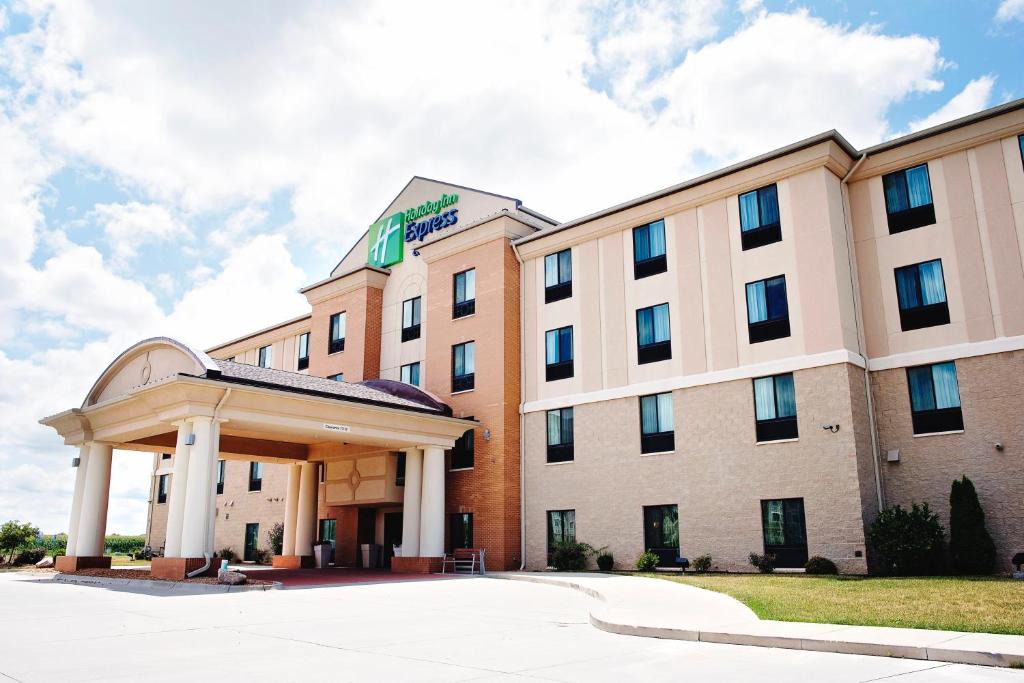 Urbandale Hotel | Holiday Inn Express and Suites Urbandale Des Moines by IHG