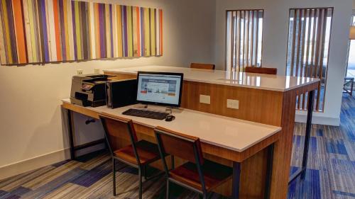 Spencer Hotel | Holiday Inn Express Spencer by IHG