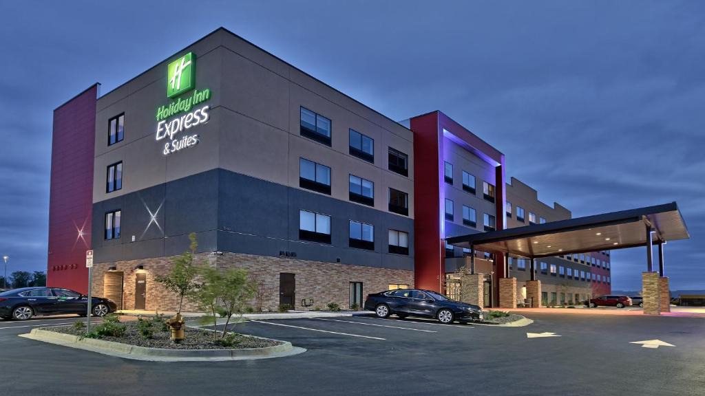 Broomfield Hotel | Holiday Inn Express & Suites Broomfield by IHG