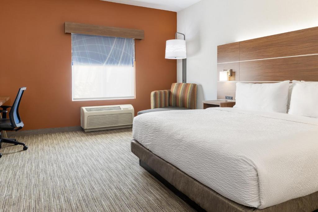 Spring Valley Hotel | Holiday Inn Express & Suites Las Vegas SW Springvalley by IHG