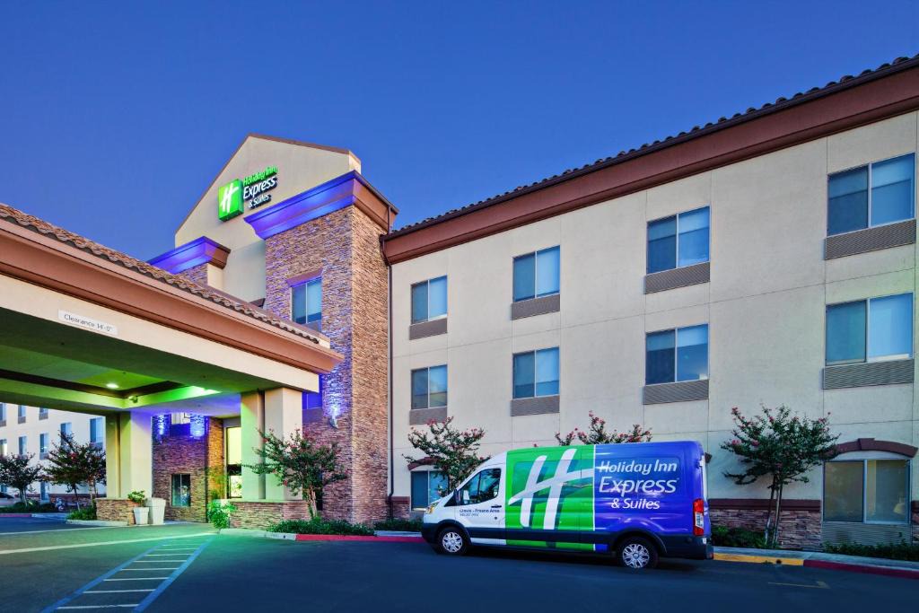 Clovis Hotel | Holiday Inn Express & Suites Clovis Fresno Area by IHG