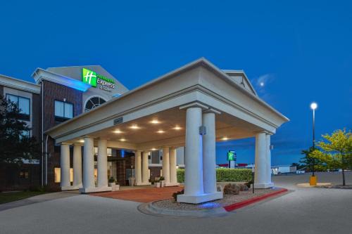 Buffalo Hotel | Holiday Inn Express & Suites Buffalo by IHG