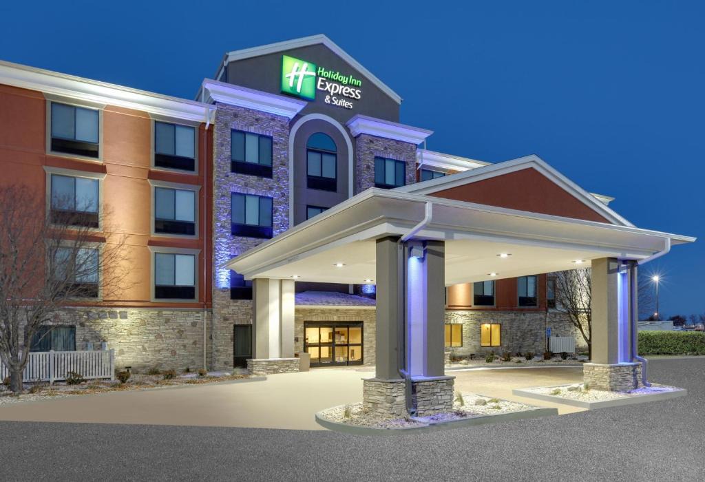 Mitchell Hotel | Holiday Inn Express & Suites Mitchell by IHG