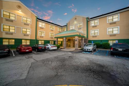 Airport Township Hotel | HomeTowne Studios by Red Roof St. Louis - Airport/N Lindbergh