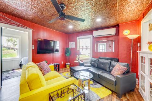Highland House | Homey Cottage with Sunroom & Smart TV!