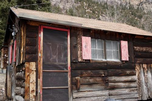 Bellvue House | Homey, Pet Friendly Cabin near Lory State Park in Poudre Canyon, Colorado