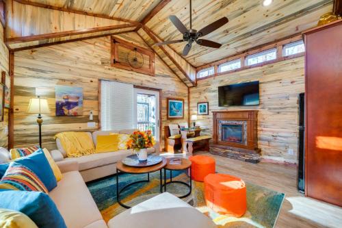 Broken Bow House | Hook, Line & Sinker Retreat w/Fire Pit!