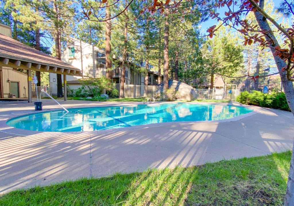 Mammoth Lakes House | Horizons 4 - Pool & Hot Tub Access