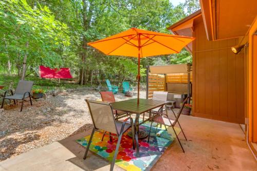 Eureka Springs House | Hot Tub & Fire Pit: Holiday Island Getaway!