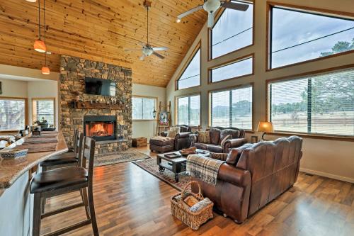 Show Low House | Hot Tub + Game Room! 30-Acre Vernon Retreat