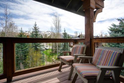 Steamboat Springs House | Hot Tubs, Washer & Dryer, Free Bus, Perfect for 3 Couples