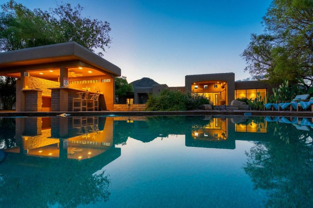 Paradise Highlands Estates Villa | Hotel Homes - Luxury Paradise Valley