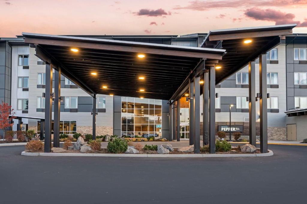 Century West Hotel | Hotel Peppertree Bend, BW Premier Collection