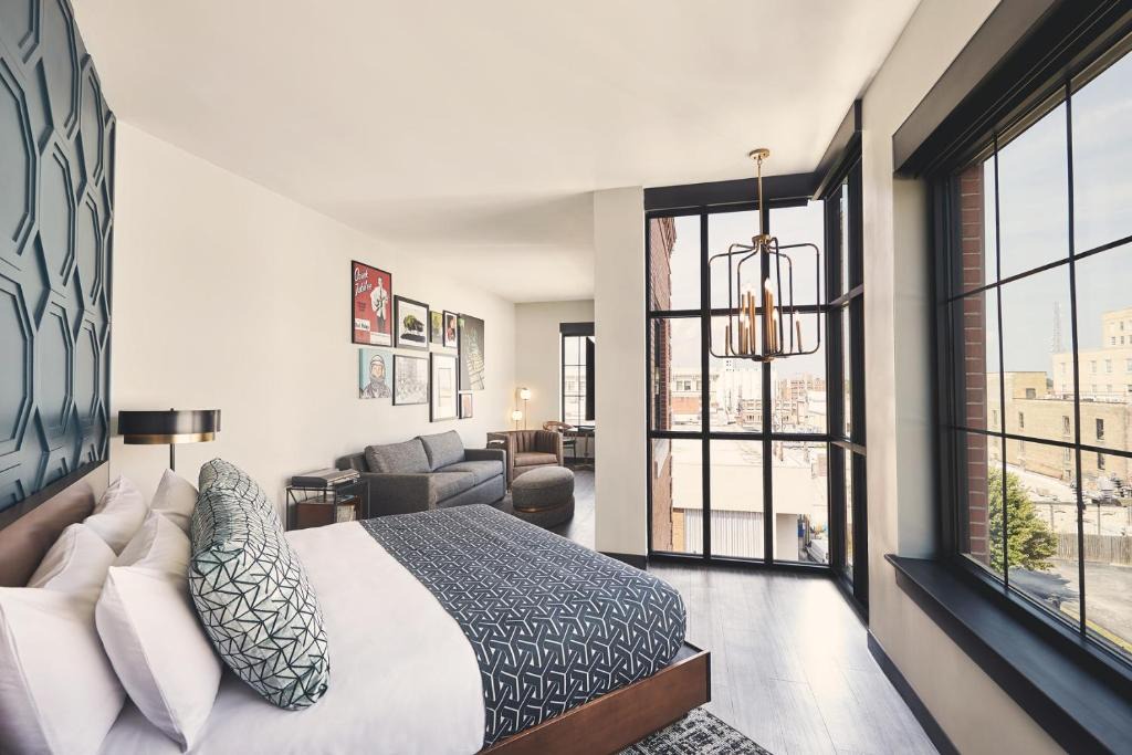 Downtown Springfield Hotel | Hotel Vandivort