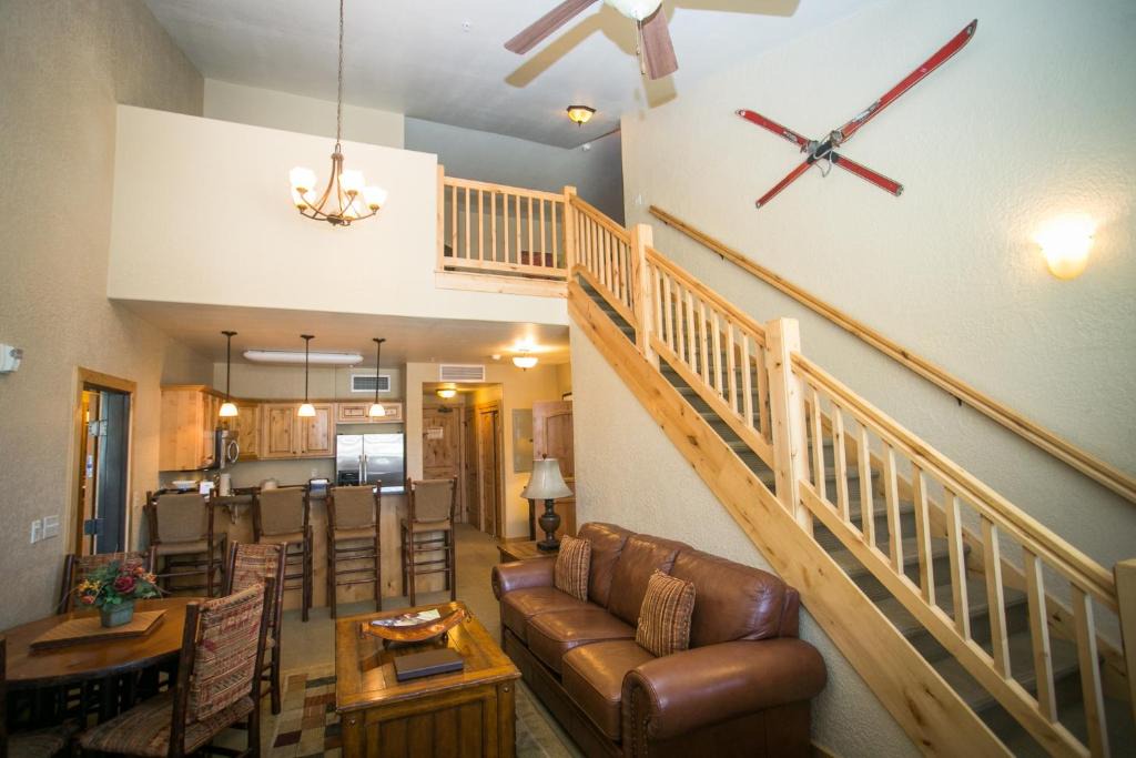 Park City Apartment | Huge Condo with Stunning Views from Oversized Deck Save 20% on 7 Nights!