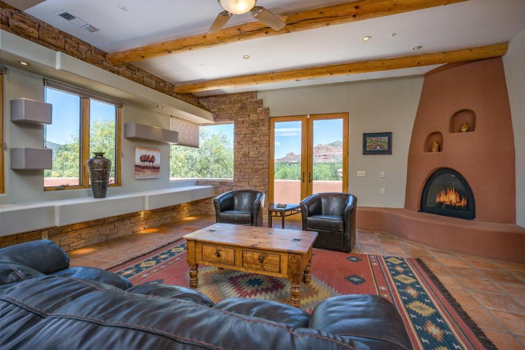 Oak Creek House | Hutson Lane Stunning Views Secluded Central Location Outdoor Pizza Oven Sedonas Essence