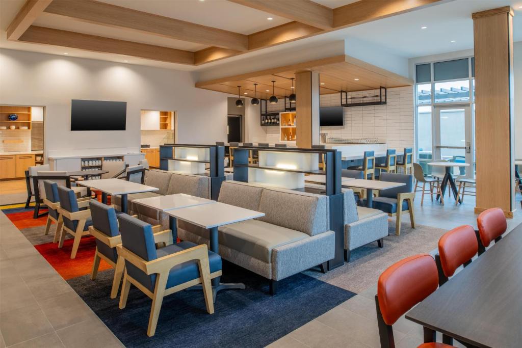Clovis Hotel | Hyatt House Fresno/Campus Pointe