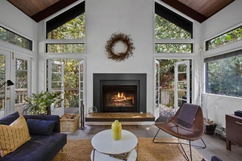 Tamalpais-Homestead Valley House | Idyllic Mill Valley cottage next to Muir Woods