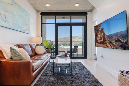 Rio Grande Apartment | Impeccable1B Salt Palace & Delta - PoolSpaGymPrkgViews