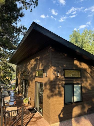 Keystone House | In the center of it all The Elkhorn Cabin