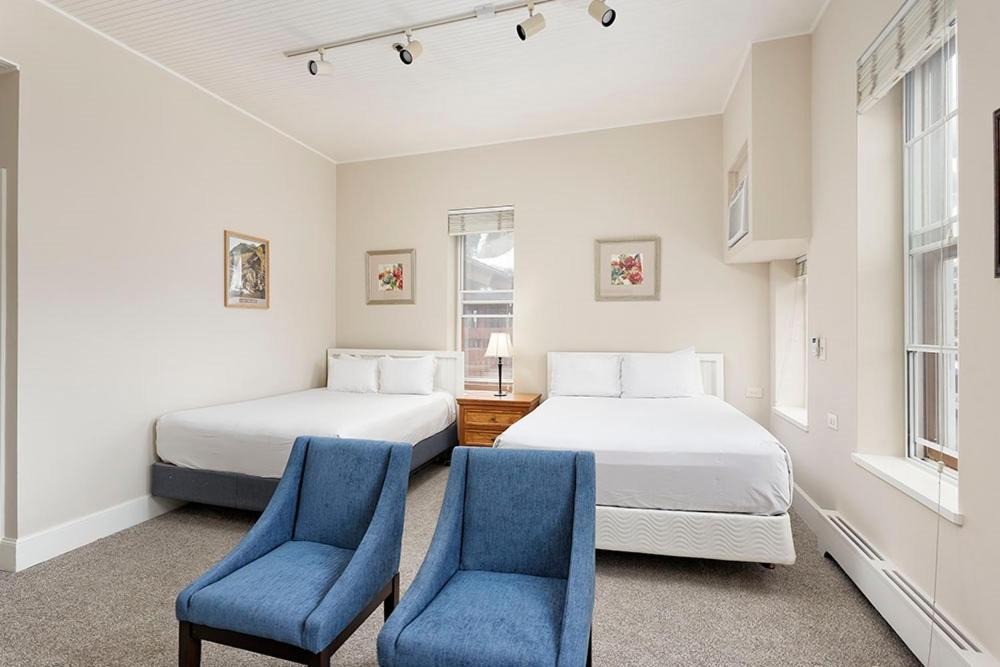 Downtown Hotel | Independence Square 213, Spacious Hotel Room with 2 Queen Beds, Wet Bar, and Sitting Area