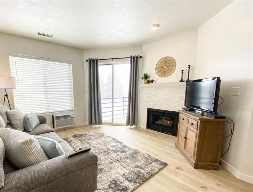 Harbor Village House | Inn Building Condo 213 Pet friendly, Patio view