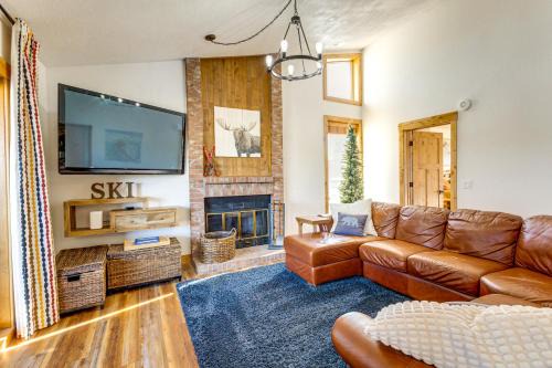 Fraser House | Inviting & Cozy Fraser Condo: Steps to Ski Shuttle