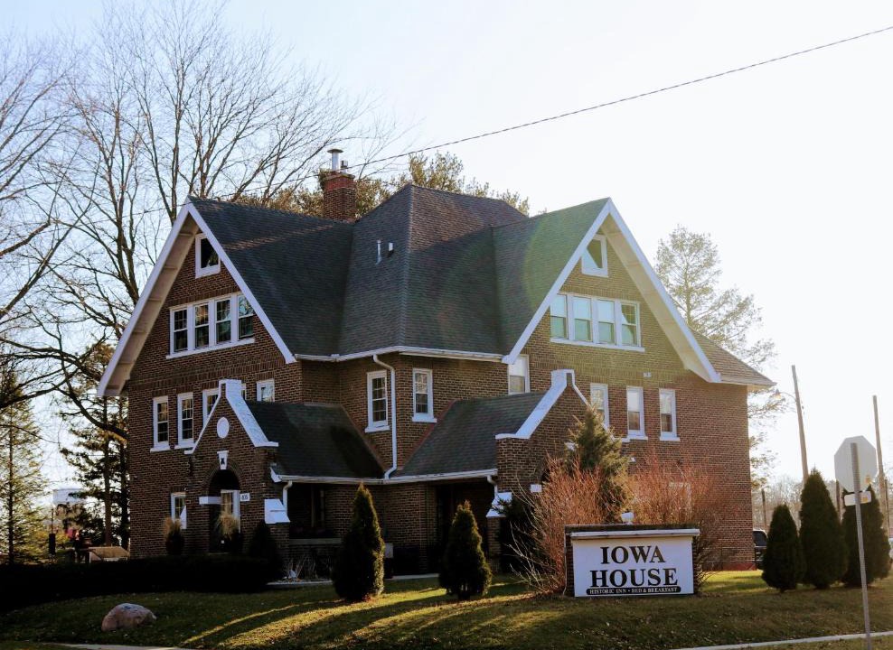 Ames Hotel | Iowa House Historic Inn