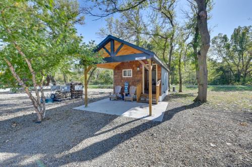 Austinville Apartment | Iowa Tiny Cabin Near Pine Lake State Park