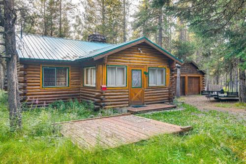 Island Park House | Island Park Fishing Cabin - Walk to Henry’s Fork!