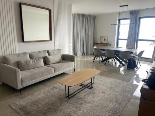 Nachlaot Apartment | J Tower Luxury