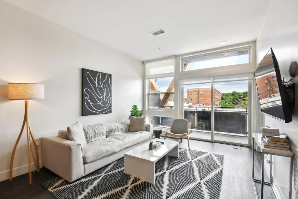 Highland House | Japandi Minimalism | 1BR LoHi Loft | Dog-Friendly