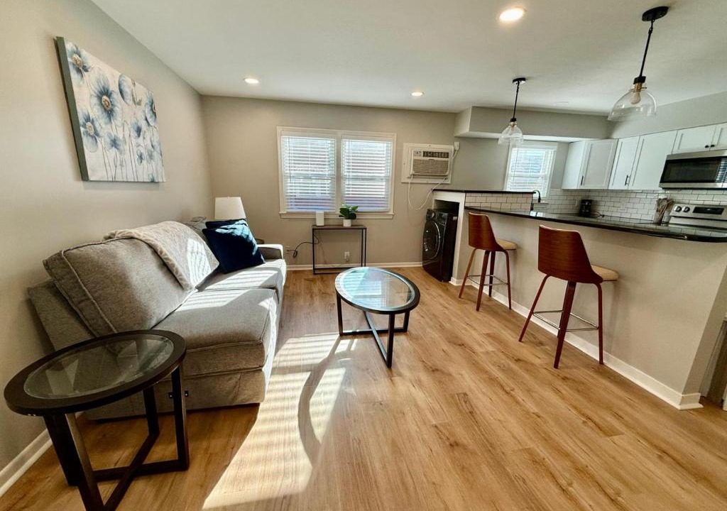 Joslyn Castle Apartment | Joslyn 1- Newly Refinished 1 Bdrm