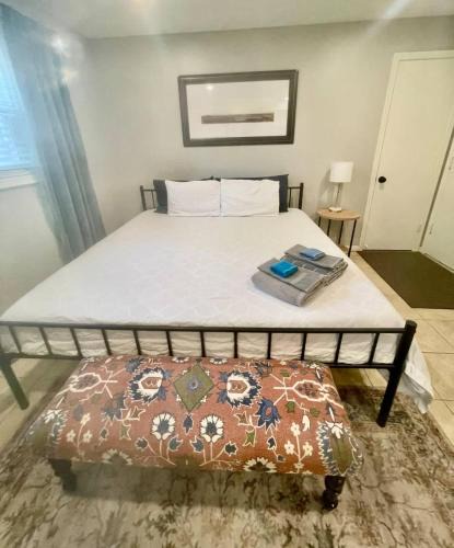 Joslyn Castle Apartment | Joslyn Studio Perfect for 1-2