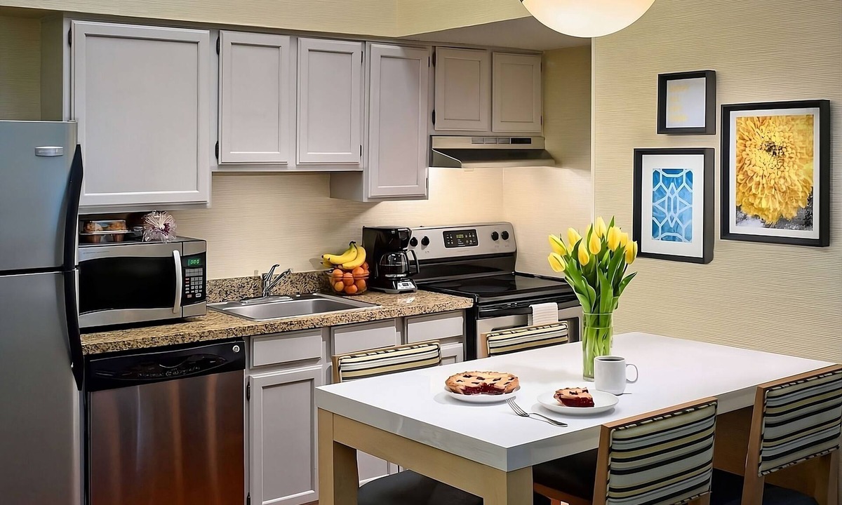 Omaha Hotel | Just What You Were Looking For! 2 Pet-Friendly Units, Pool, Free Breakfast