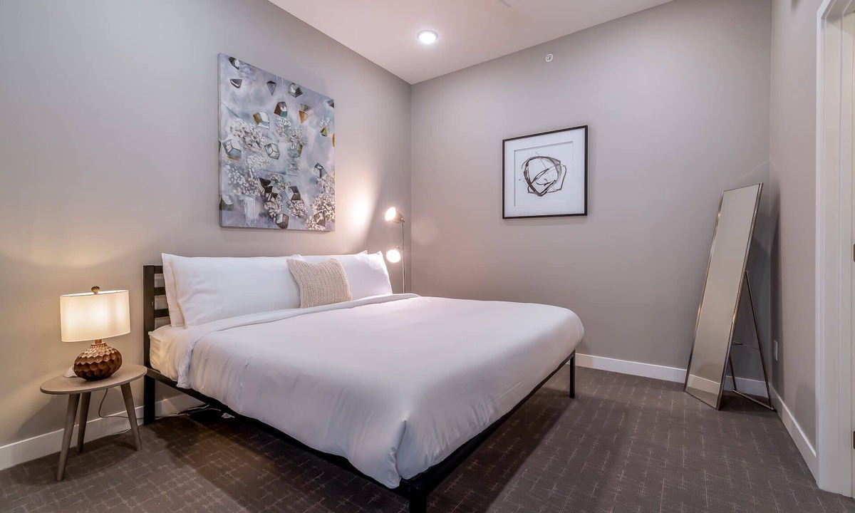 Downtown Des Moines Apartment | Kasa | Family Friendly 2BD + Game Room Access | Des Moines