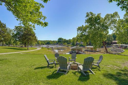 Grove House | Kayaks & Boat Dock: Waterfront Home in Grove