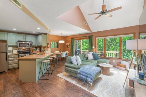 The Galena Territory House | King Bed Fire Pit Pool & Walk to North Course