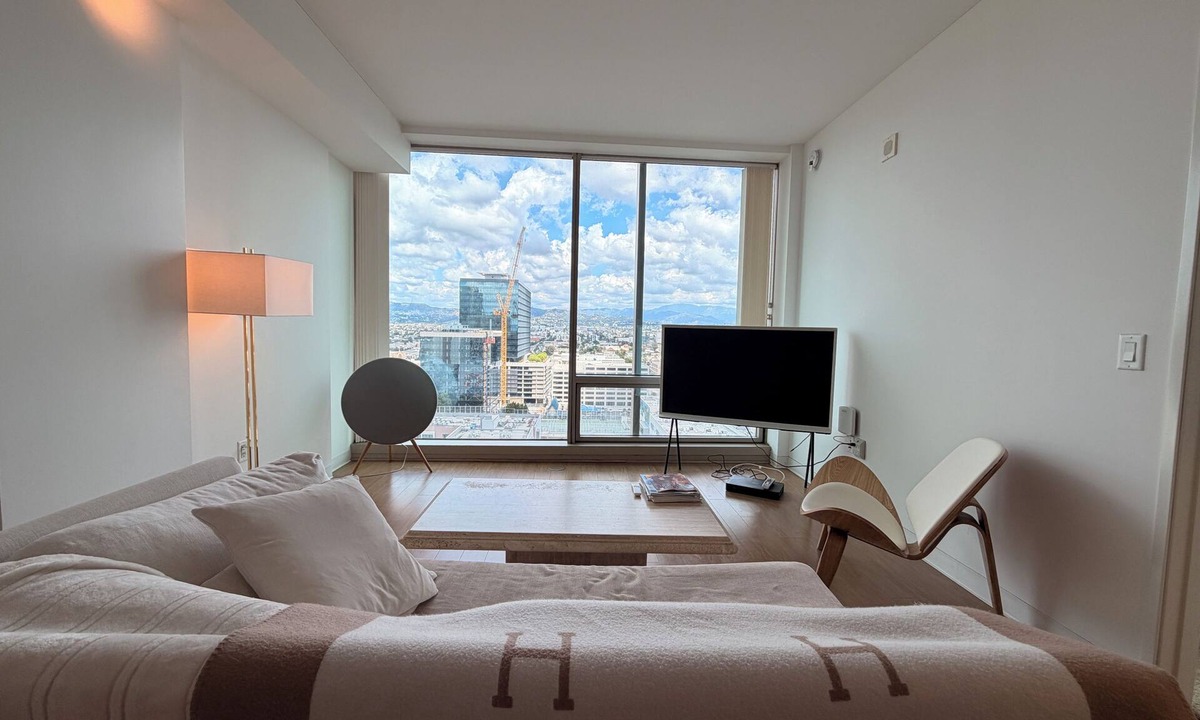 Vernon Apartment | Koreatown Skyline Suites - Modern 1bd1bth City Sky Views