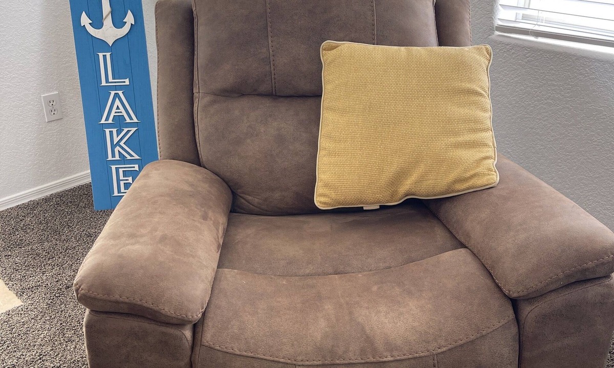 Lake Havasu City House | La-Z-Boy & USB PwrRecliner New/Lake-Mtn View
