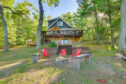 Herron House | Lake Access & Dock: Remote Mio-Area Cottage