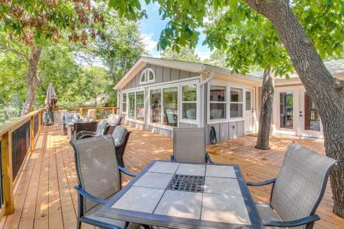Mid America House | Lake Hamilton Views: Hot Springs Family Home!