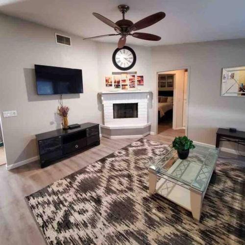 Lake Havasu City House | Lake Havasu Retreat w pool Everything Nearby!