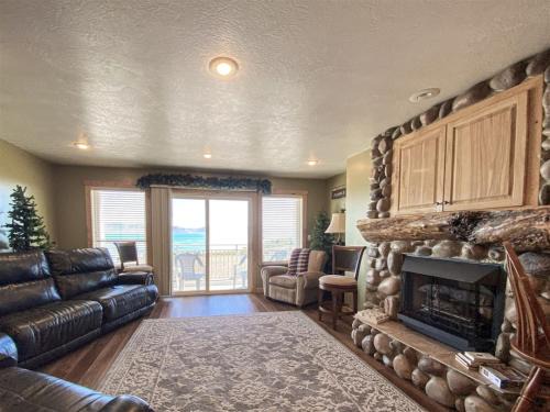Harbor Village House | Lake View Condo 874 2 Bear Lake Views