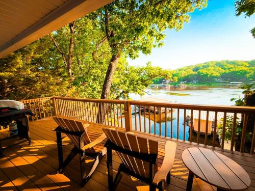 Camdenton House | Lakefront-4BD/2BA/Dock/Grill/Decks/-12PP